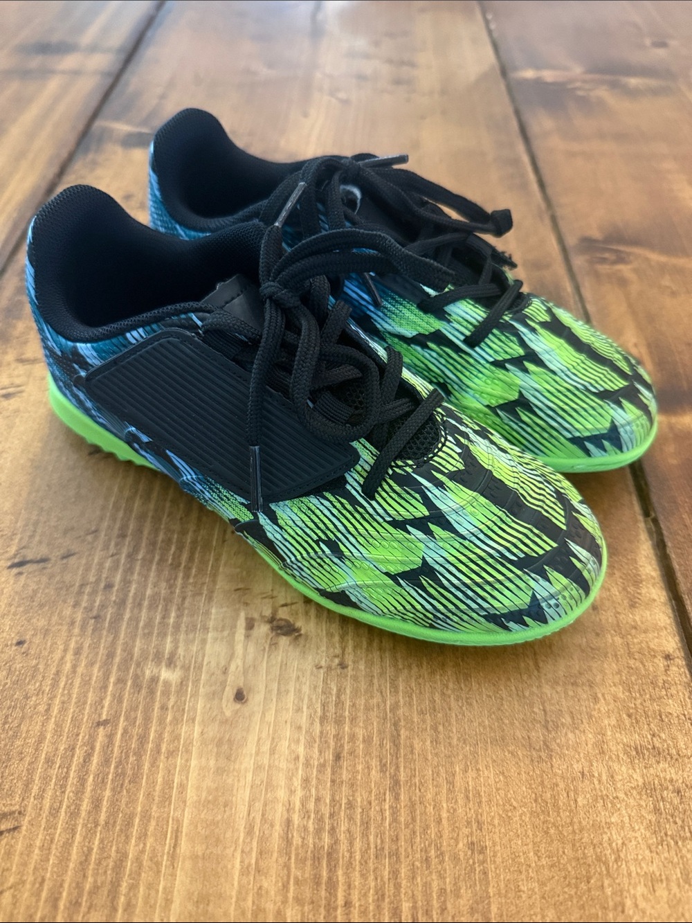 Kids indoor Soccer Shoes - Black and Neon Green